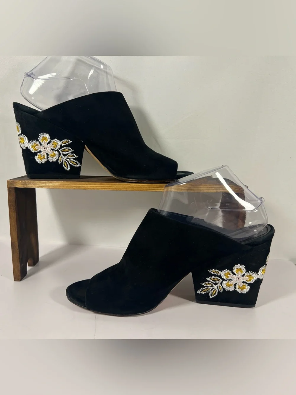 7241: Tory Burch Suede Embroidered Block Heel Mule Sandals Size 9